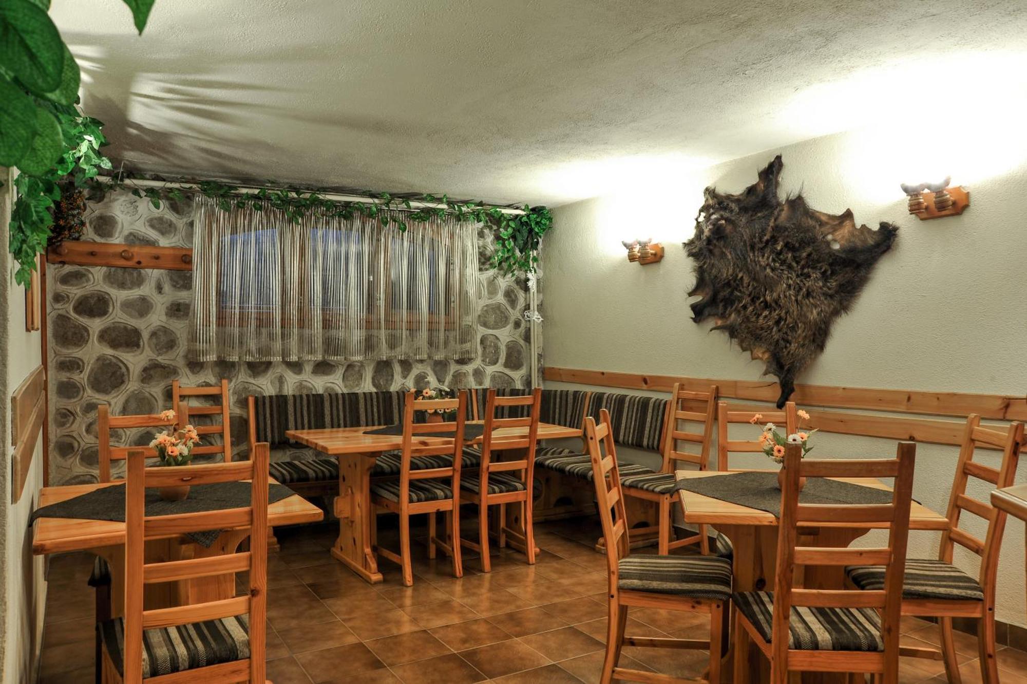Family Hotel Dzhangal Bansko Bagian luar foto