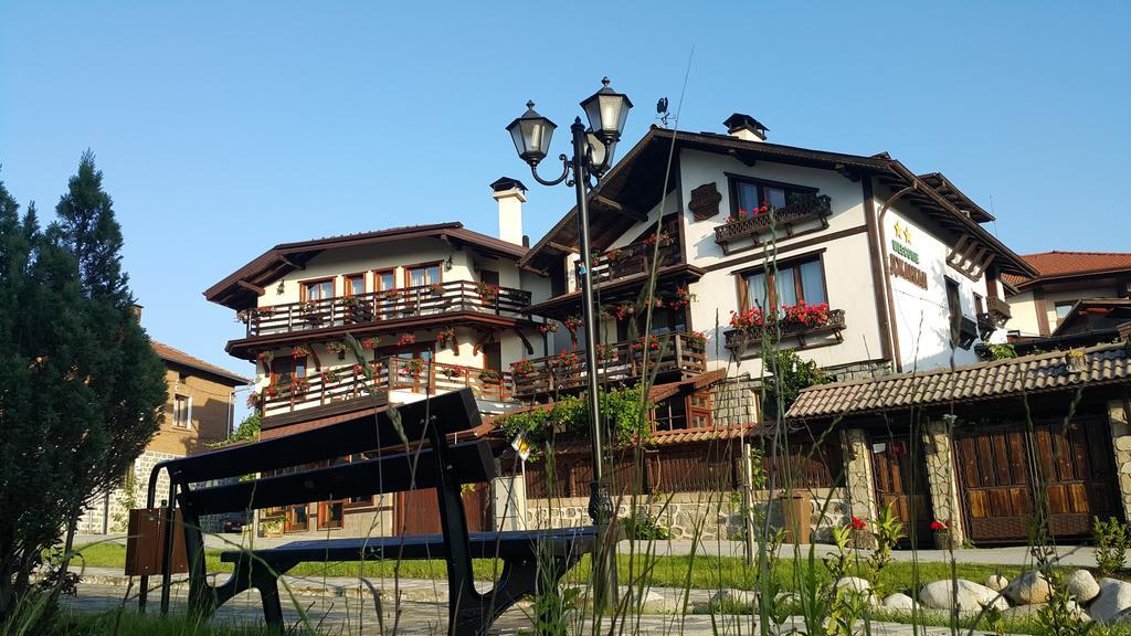 Family Hotel Dzhangal Bansko Bagian luar foto