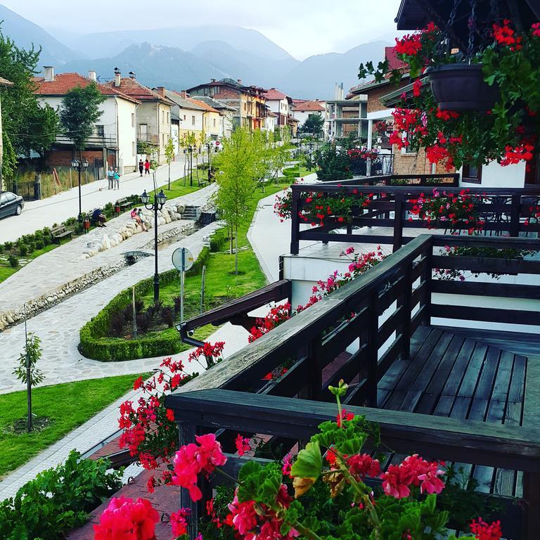 Family Hotel Dzhangal Bansko Bagian luar foto